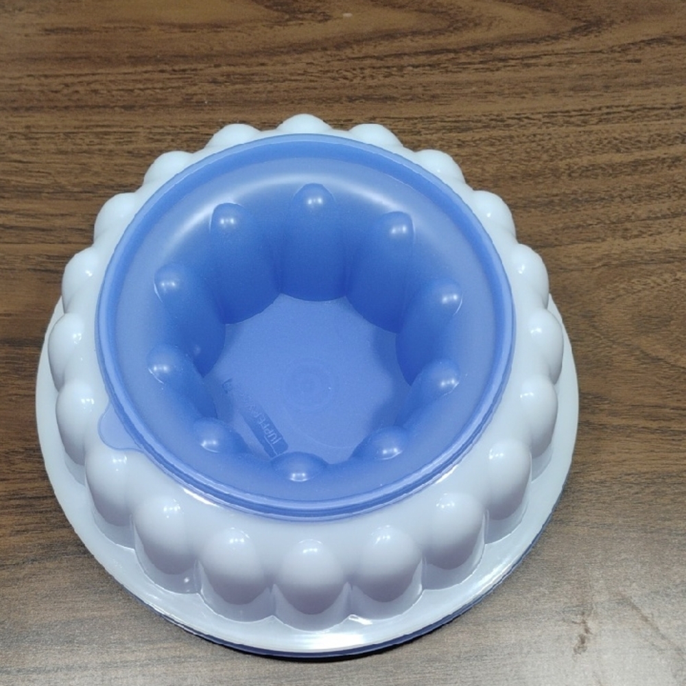 Tupperware Jello Ring W/ Blue Seal 6 Cups #1202 #1201 & #1203